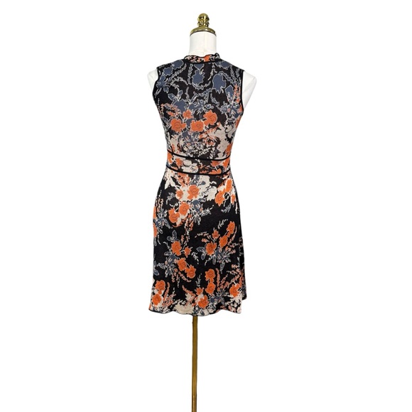 Woman’s BCBG Maxazria sleeveless silk blend floral knit dress size S - Picture 5 of 5